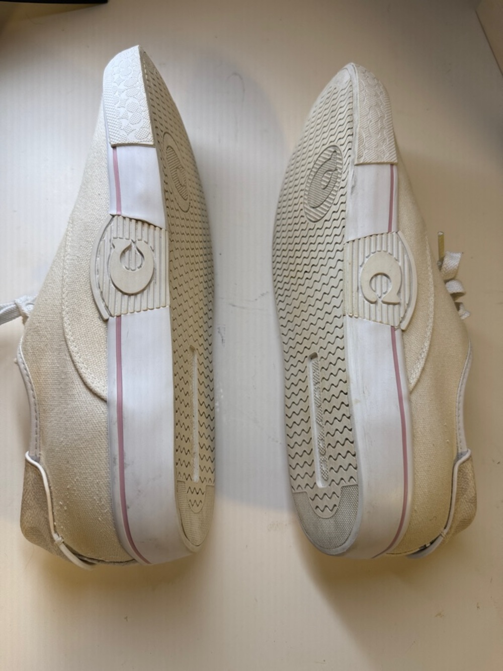 COACH OFF WHITE SNEAKERS U.S 9.5 or EU 40 - Picture 5 of 16